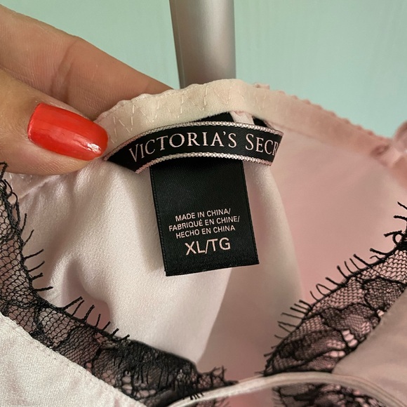 Victoria’s Secret adjustable strap camisole with Black Lace trim size XLarge - Picture 3 of 4